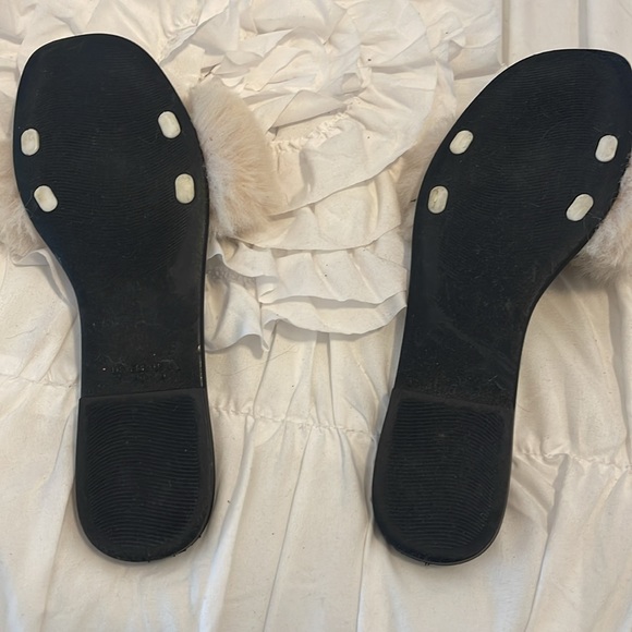 Chinese laundry black slides with off white faux fur - Picture 3 of 3